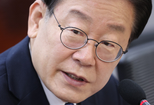 이재명 더불어민주당 대표가 지난 12월16일 오전 서울 여의도 국회 의원회관에서 열린 '계양 테크노밸리 성공과 인천 철도 주권 확립을 위한 토론회'에서 인사말을 하고 있다.<연합뉴스>